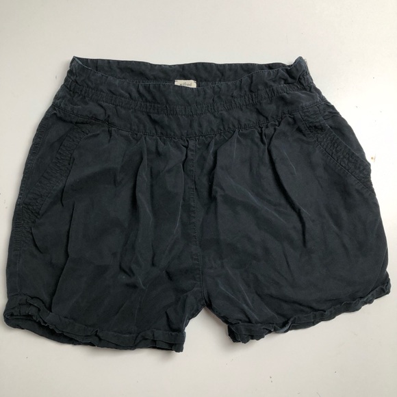 Aritzia Wilfred Black Shorts Womens Size 6 - Picture 3 of 4